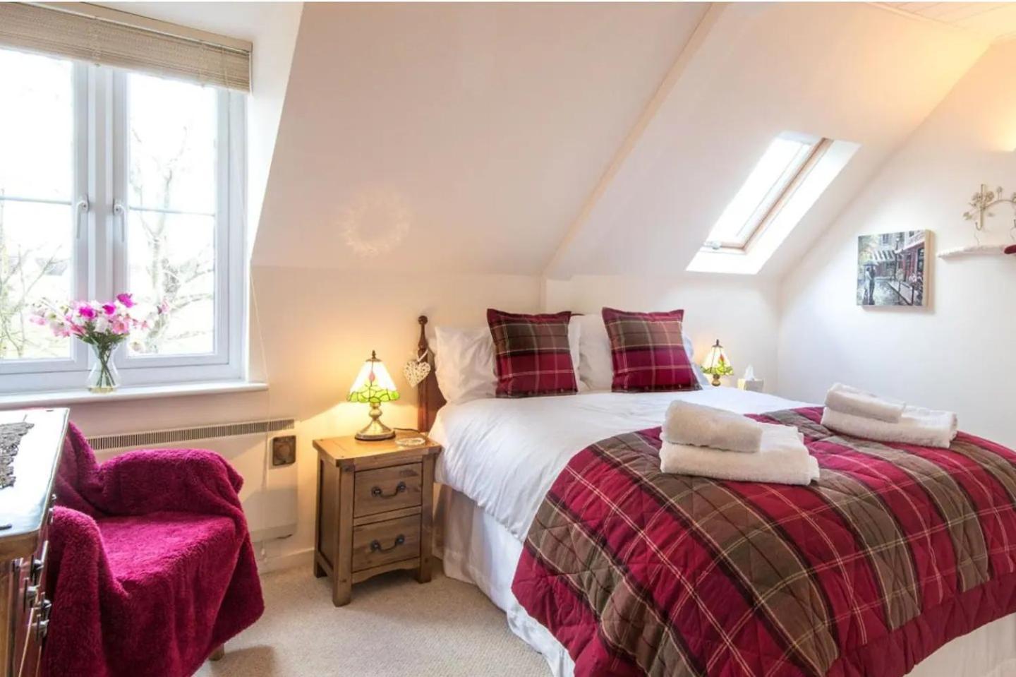 Luxury Kingfisher Lodge, Isis Lake, Within The Cotswold Waterpark Cirencester Eksteriør bilde