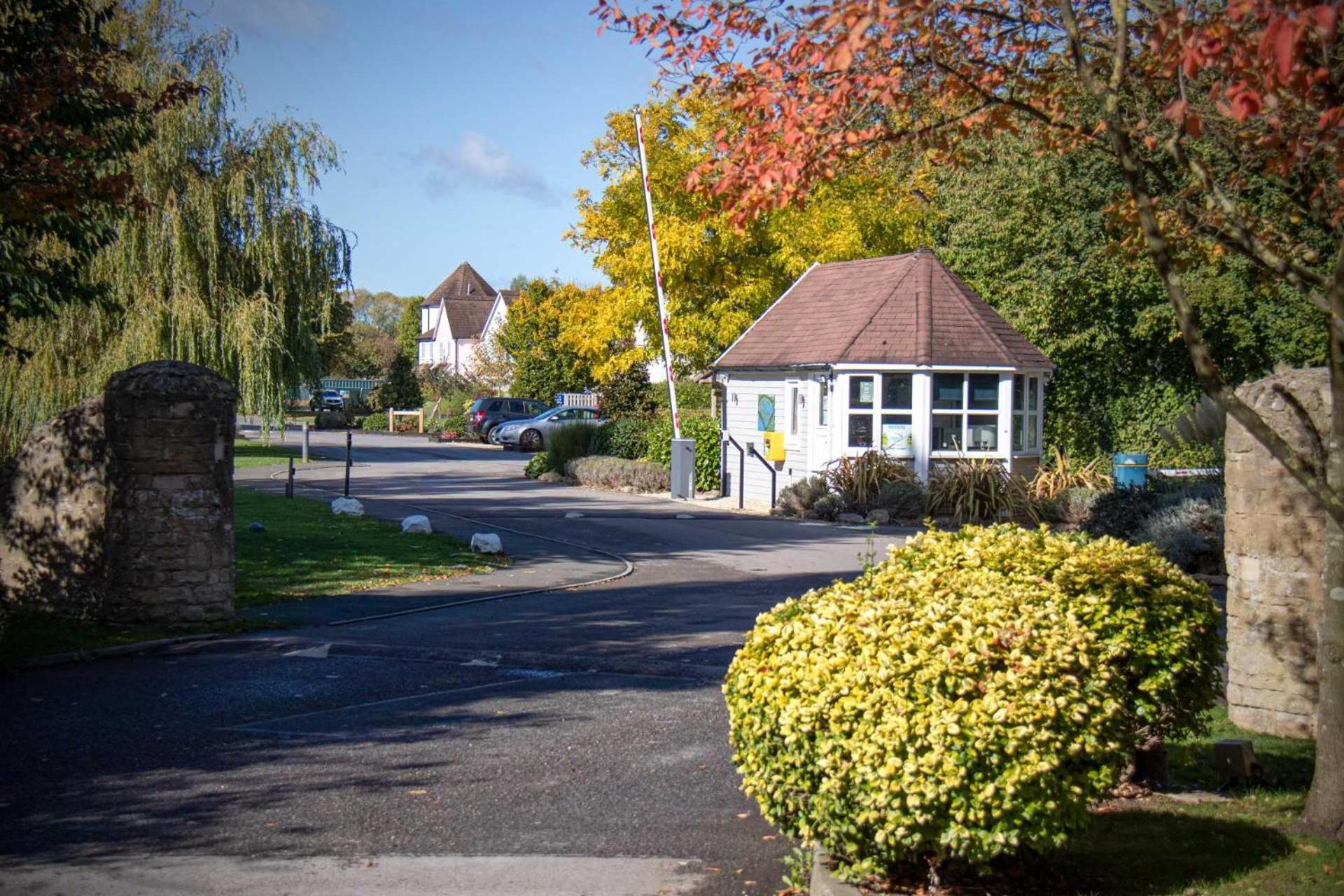 Luxury Kingfisher Lodge, Isis Lake, Within The Cotswold Waterpark Cirencester Eksteriør bilde