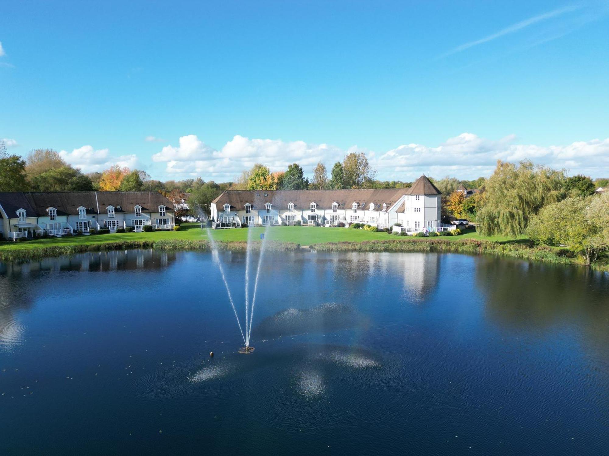 Luxury Kingfisher Lodge, Isis Lake, Within The Cotswold Waterpark Cirencester Eksteriør bilde