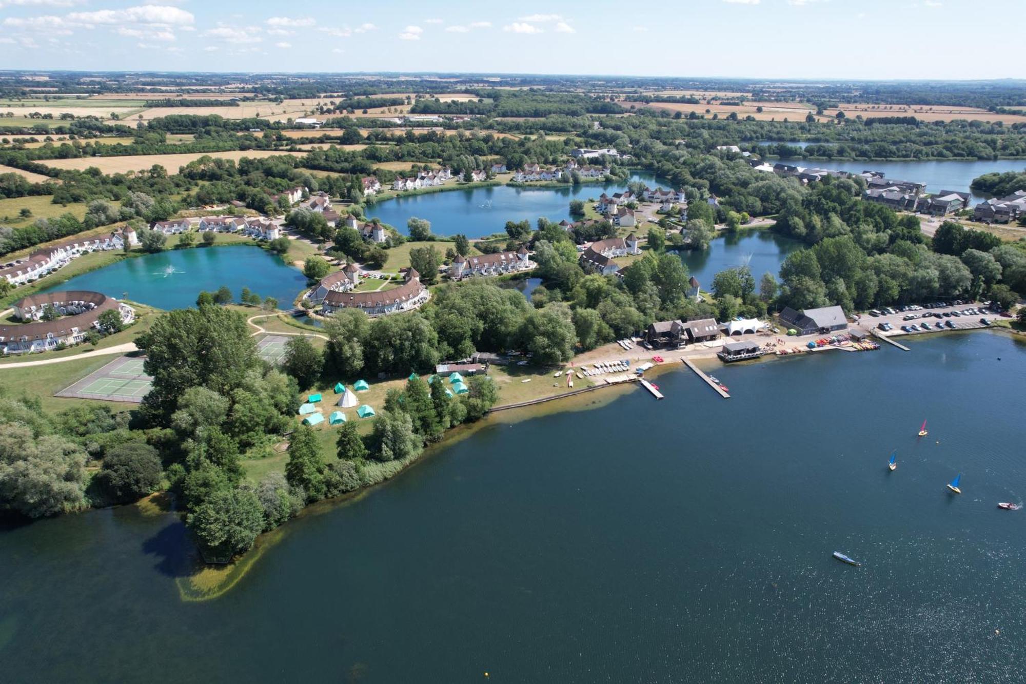 Luxury Kingfisher Lodge, Isis Lake, Within The Cotswold Waterpark Cirencester Eksteriør bilde