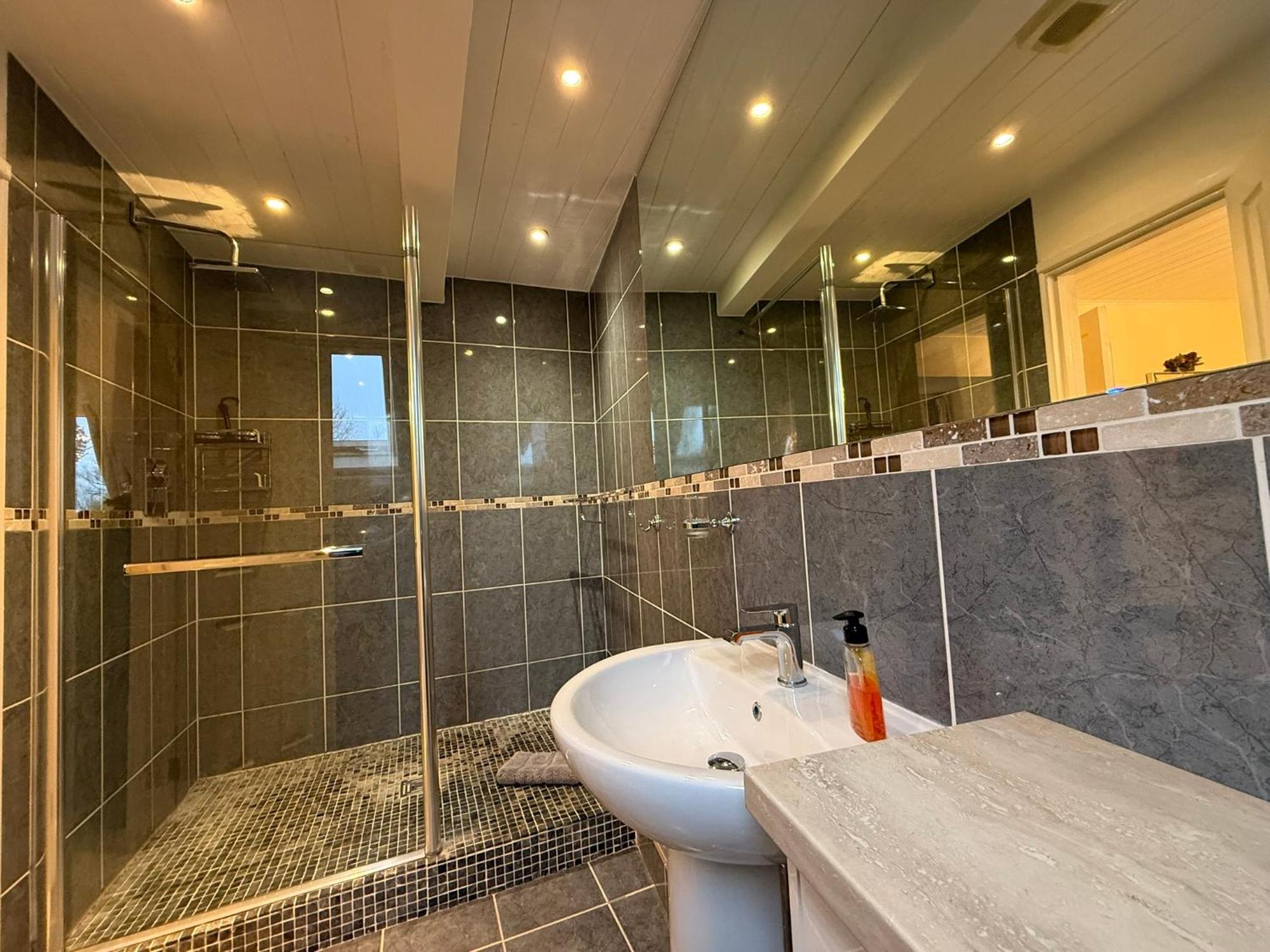 Luxury Kingfisher Lodge, Isis Lake, Within The Cotswold Waterpark Cirencester Eksteriør bilde