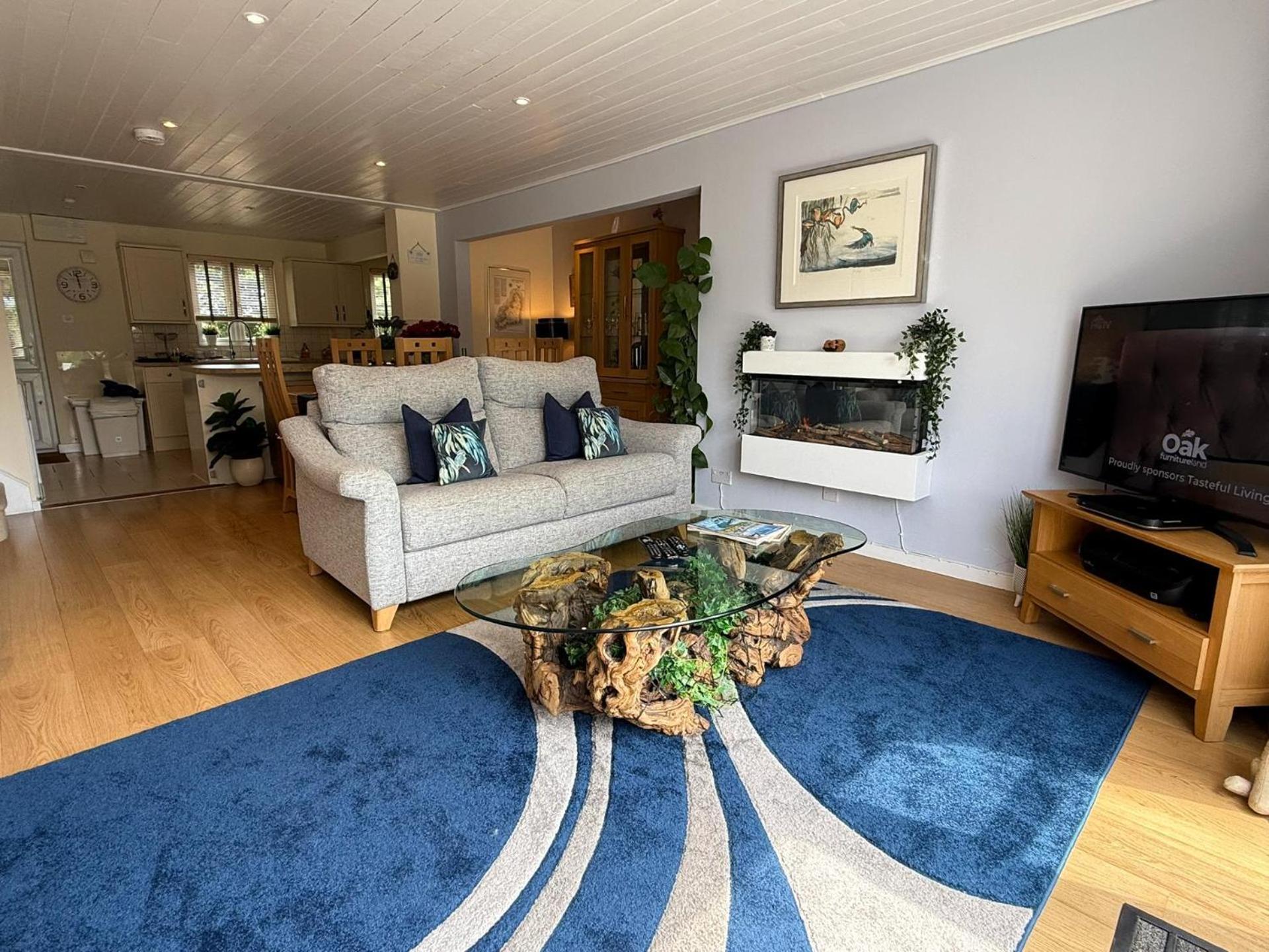 Luxury Kingfisher Lodge, Isis Lake, Within The Cotswold Waterpark Cirencester Eksteriør bilde