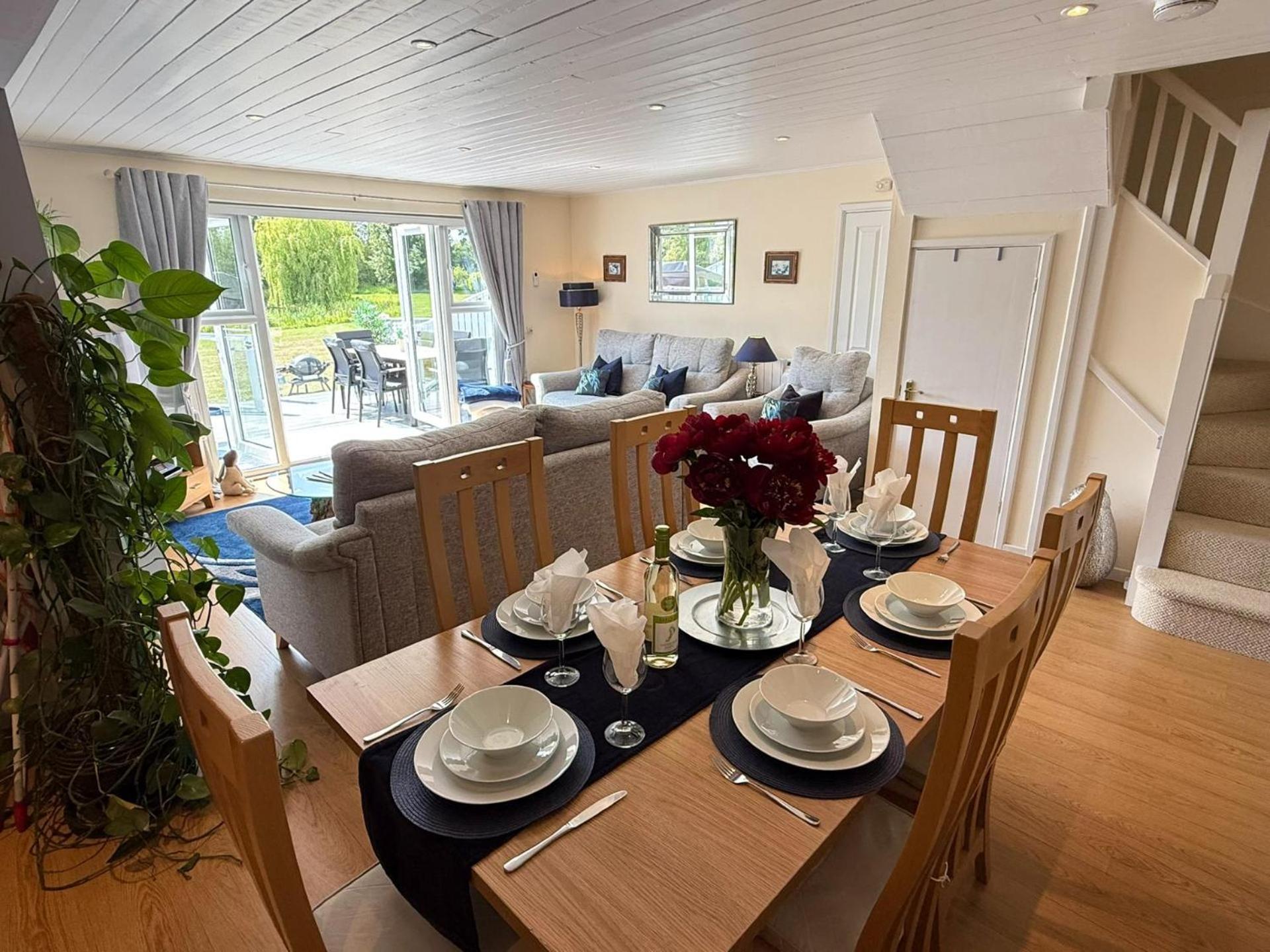 Luxury Kingfisher Lodge, Isis Lake, Within The Cotswold Waterpark Cirencester Eksteriør bilde