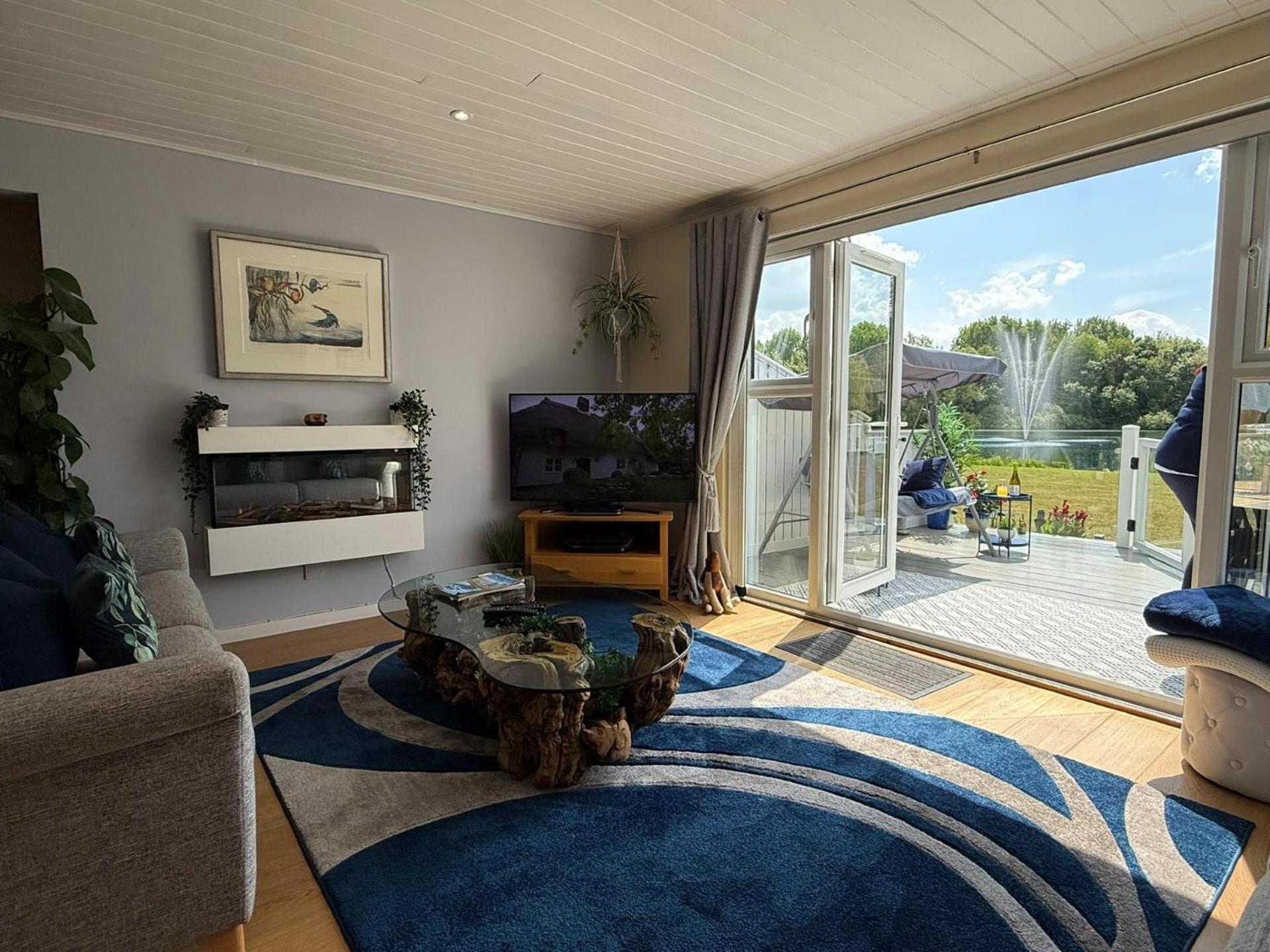 Luxury Kingfisher Lodge, Isis Lake, Within The Cotswold Waterpark Cirencester Eksteriør bilde