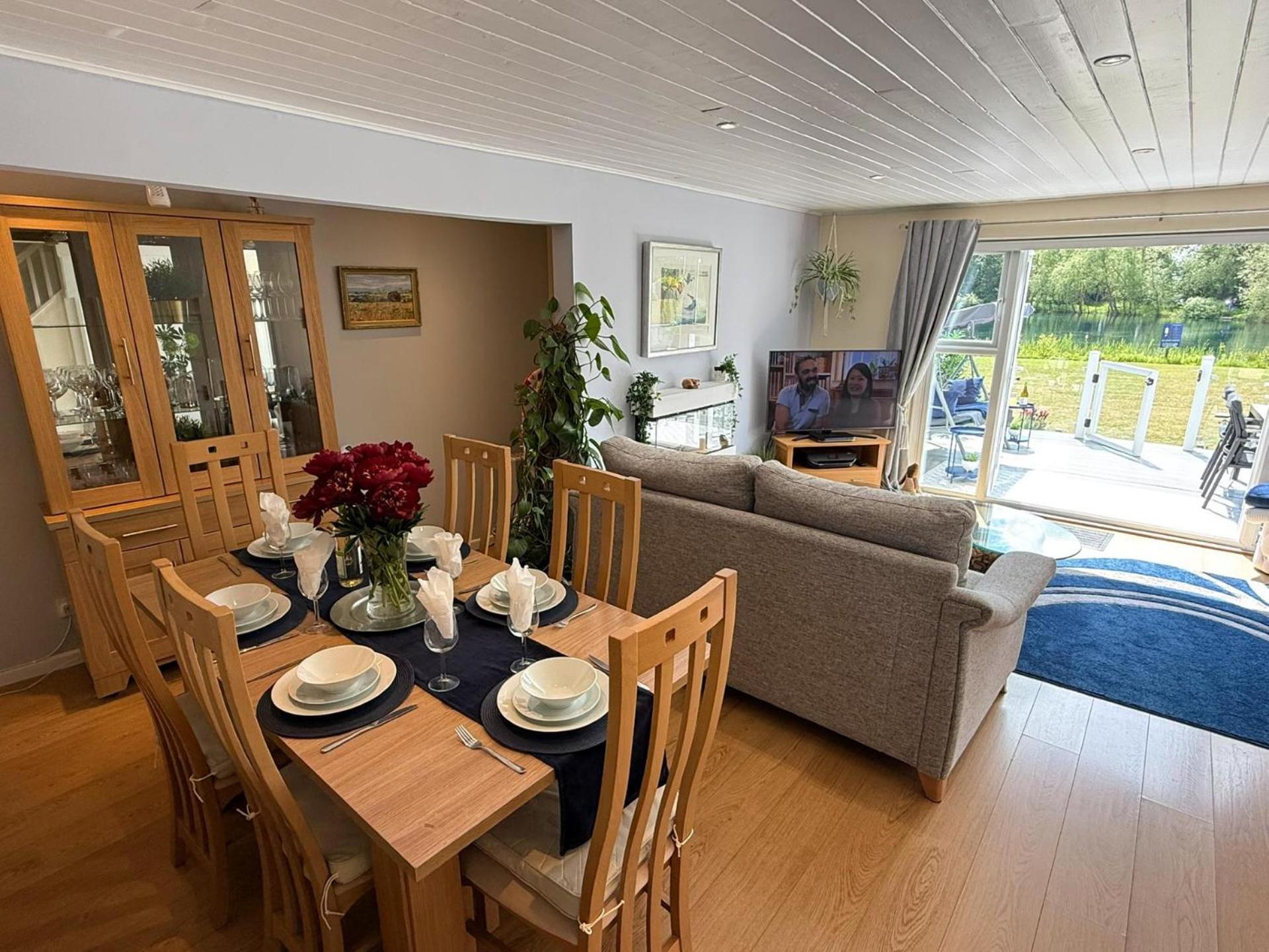 Luxury Kingfisher Lodge, Isis Lake, Within The Cotswold Waterpark Cirencester Eksteriør bilde