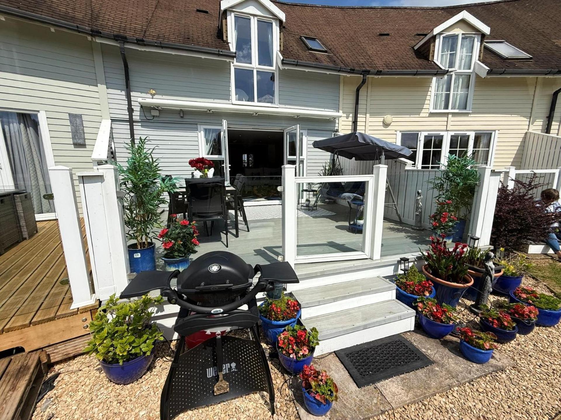 Luxury Kingfisher Lodge, Isis Lake, Within The Cotswold Waterpark Cirencester Eksteriør bilde